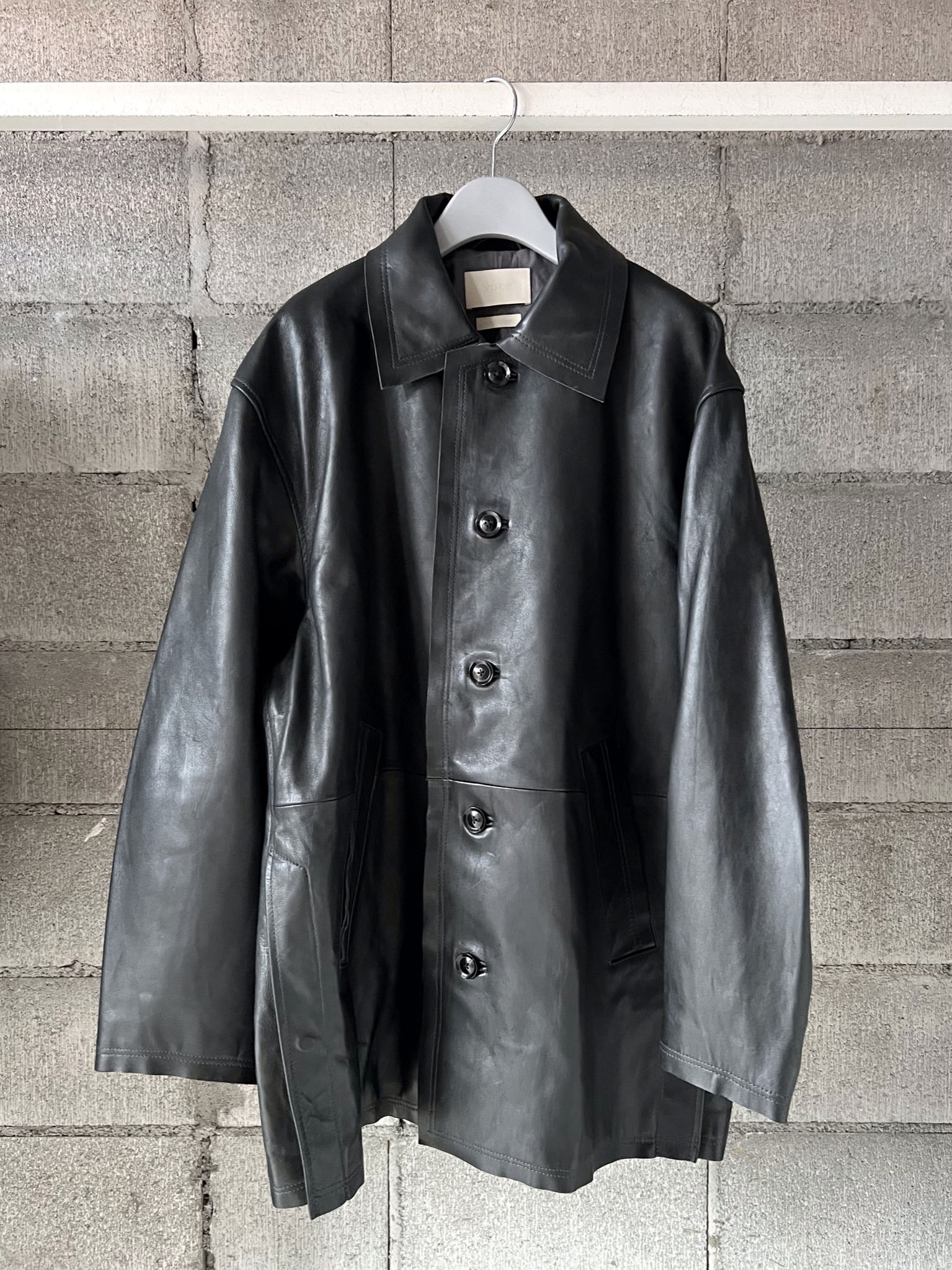 yoke CUT-OFF LEATHER CAR COAT green 2 | www.jarussi.com.br