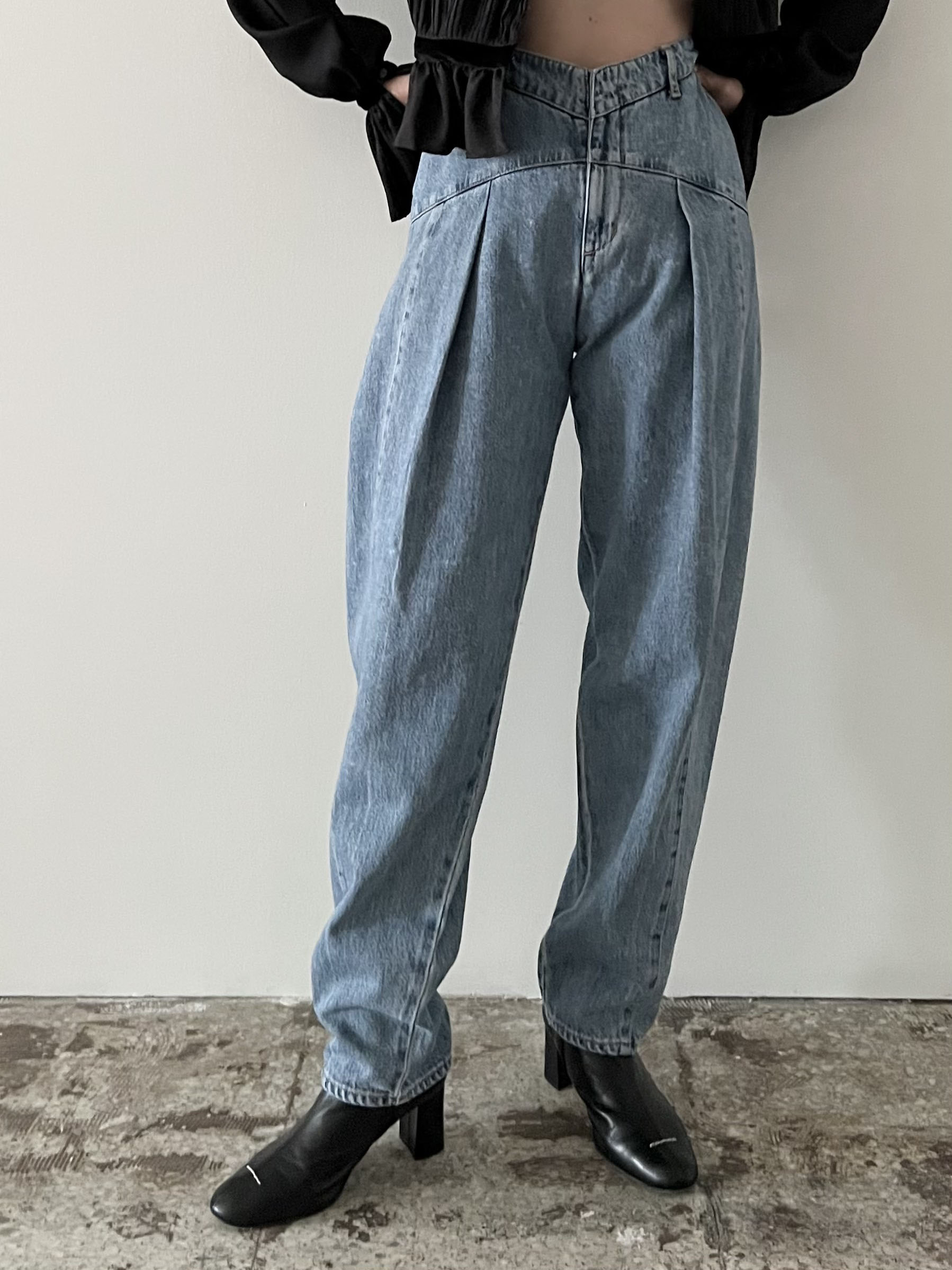 High Tapered Jeans - Tight Fit - Jeans - Bottoms