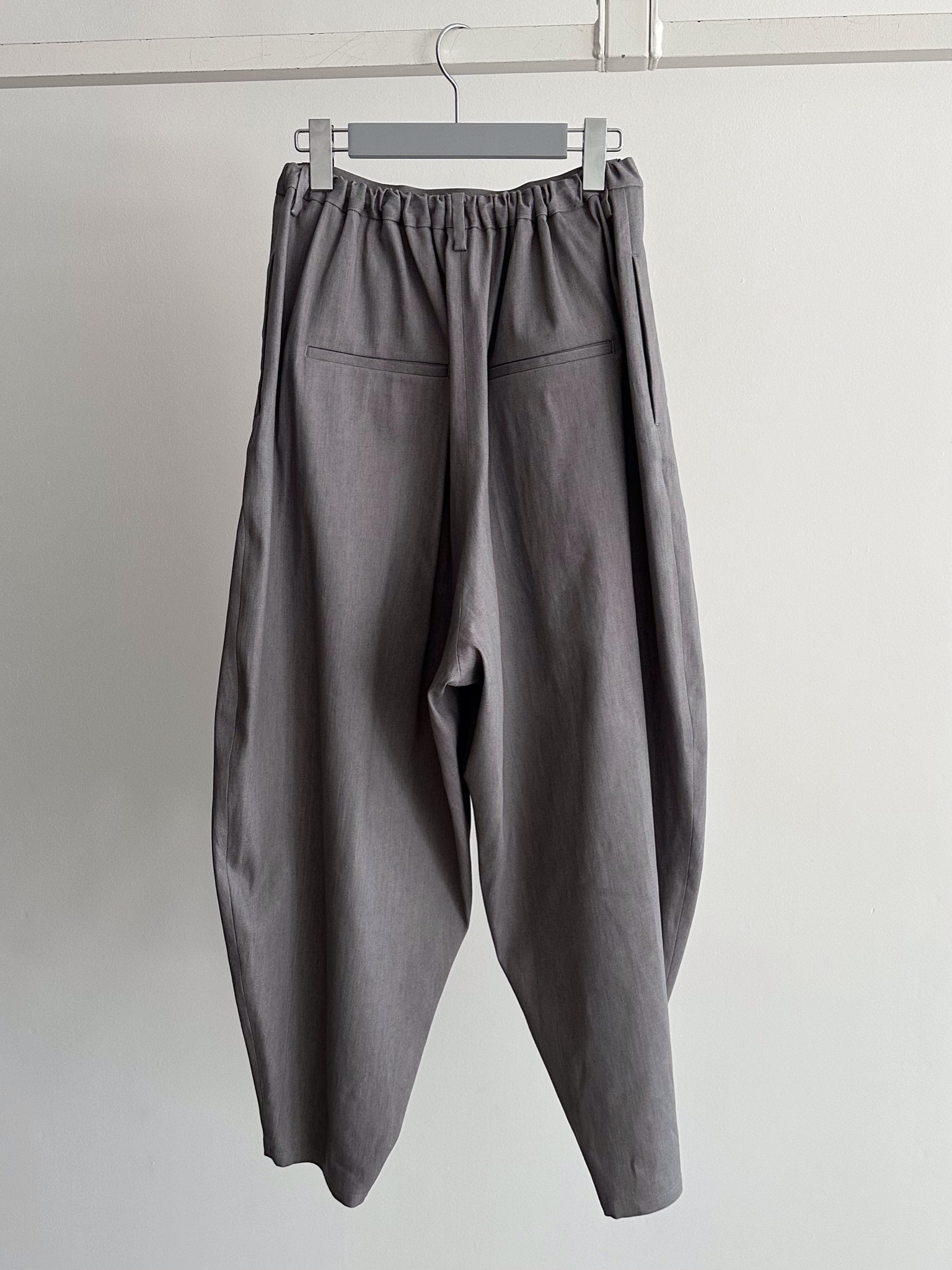 3 tuck tapered pants | 岐阜県柳ヶ瀬地区にてセレクトショップ phenom